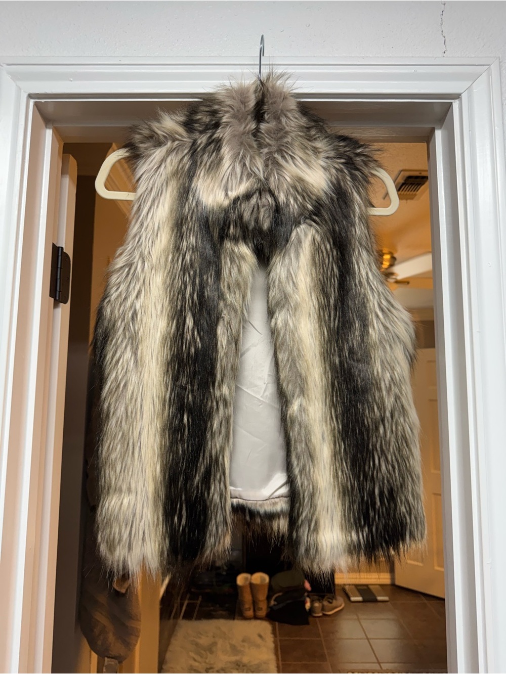Ci Sono Faux Fur Vest in Black and Cream
